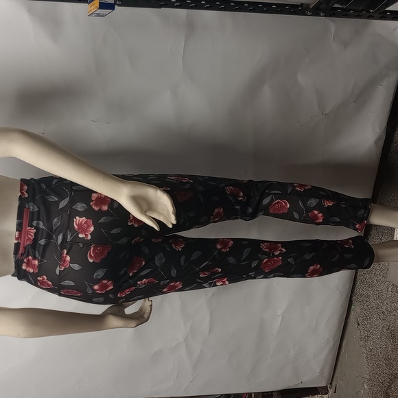 Black stretch pants with red flowers - Picture 1 of 8
